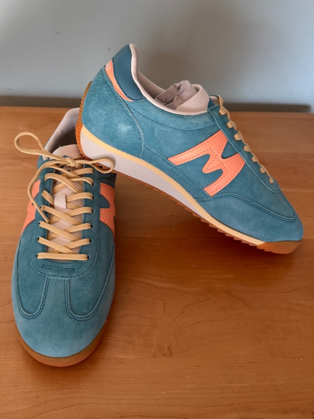 Anthropolgie Karhu Mestari Delphinium/Peach Fuzz Unisex Sneakers NIB Size 9